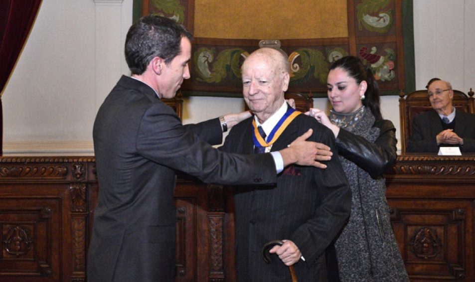 El escritor  Evópoli y diplomático Jorge Edwards fue nombrado Hijo Ilustre de Santiago: «Soy un viejo santiaguino»