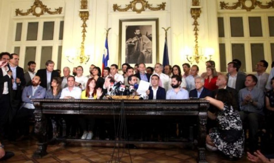 Acuerdo histórico entre oposición y oficialismo: Chile tendrá nueva Constitución con participación ciudadana