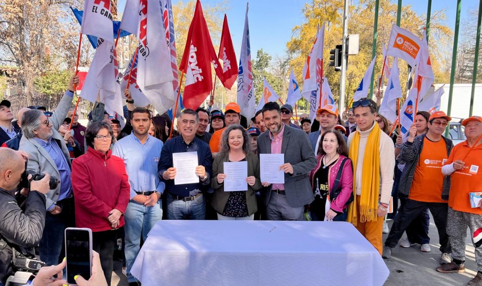 Natalia Silva, candidata a alcaldesa por Quinta Normal, compromete acciones conjuntas con candidatos por Santiago y Estación Central