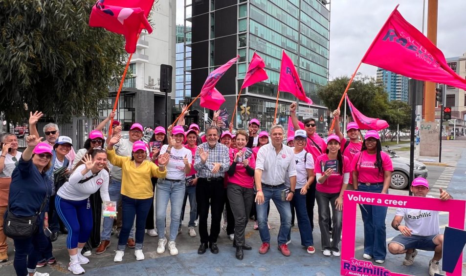 Sacha Razmilic recibe a Gloria Hutt en Antofagasta y proponen teleféricos para la comuna